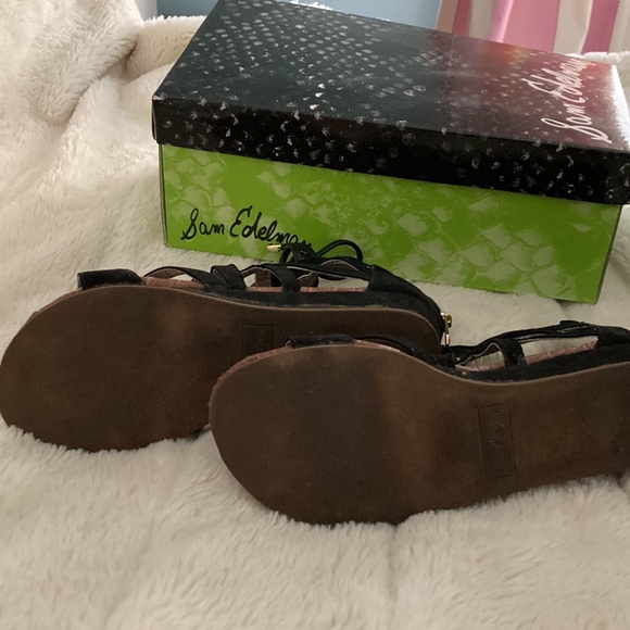 Trendy strappy girls sandals - Picture 4 of 4